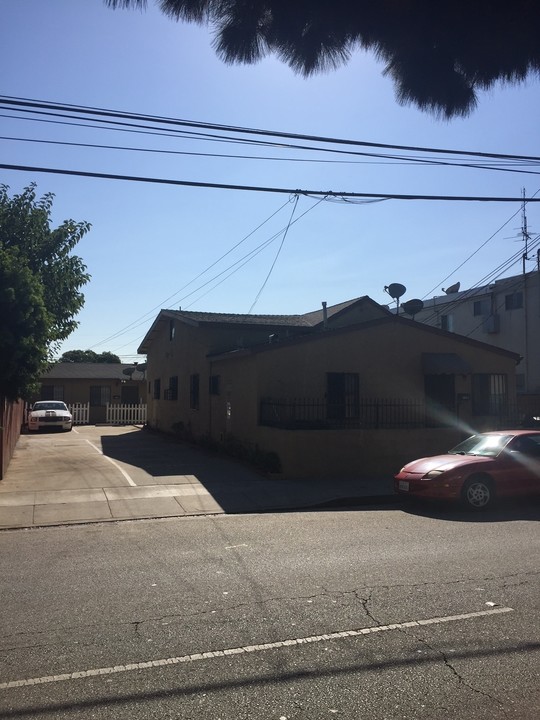 2112 W Wardlow Rd in Long Beach, CA - Building Photo