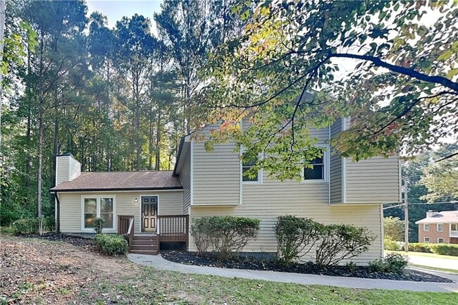 property at 3117 Calumet Cir NW