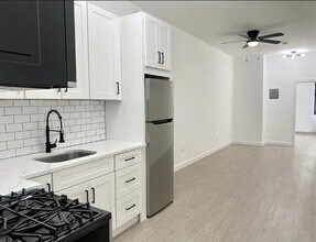 202 St Nicholas Ave in Brooklyn, NY - Foto de edificio - Building Photo