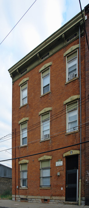 418 Wade St in Cincinnati, OH - Foto de edificio