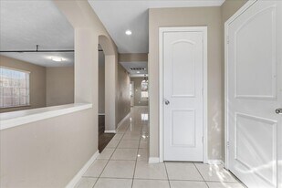 16218 Bunker Ridge Rd in Houston, TX - Building Photo