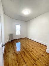 106 Summer St, Unit 3 in Somerville, MA - Foto de edificio - Building Photo