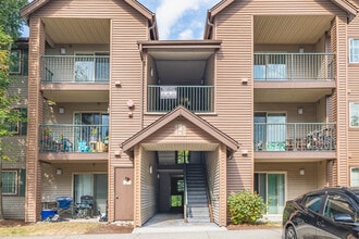 Creston Point in Seattle, WA - Building Photo - Building Photo