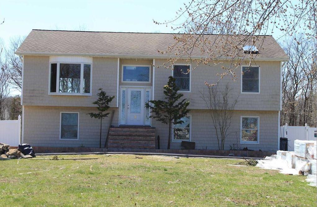 3 Pinetree Ct in Commack, NY - Building Photo