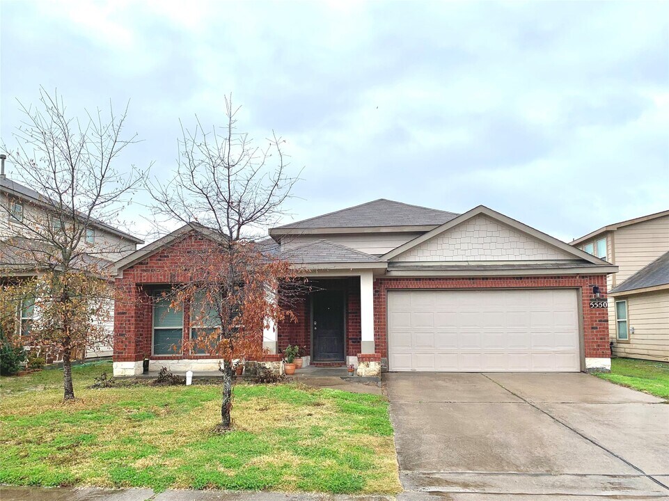 5550 Casa Calvet Dr in Katy, TX - Building Photo