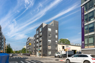 5-15 Roebling St in Brooklyn, NY - Foto de edificio - Building Photo