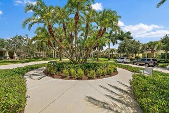 1130 Sweet Hill Dr in Jupiter, FL - Building Photo - Building Photo