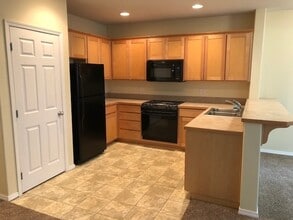 6552 NE Deer Run St in Hillsboro, OR - Building Photo - Building Photo