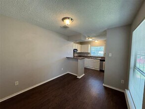 10746 Kendall Square Dr in Dallas, TX - Building Photo - Building Photo