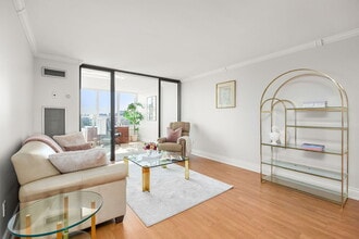 65 Spring Garden Ave in Toronto, ON - Building Photo - Building Photo