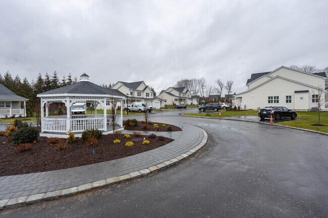 Country Woods Village in Riverhead, NY - Building Photo - Building Photo