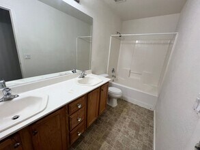 5813 Michael Dean St in North Las Vegas, NV - Building Photo - Building Photo