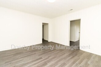 4902 13th Ave in Chattanooga, TN - Foto de edificio - Building Photo