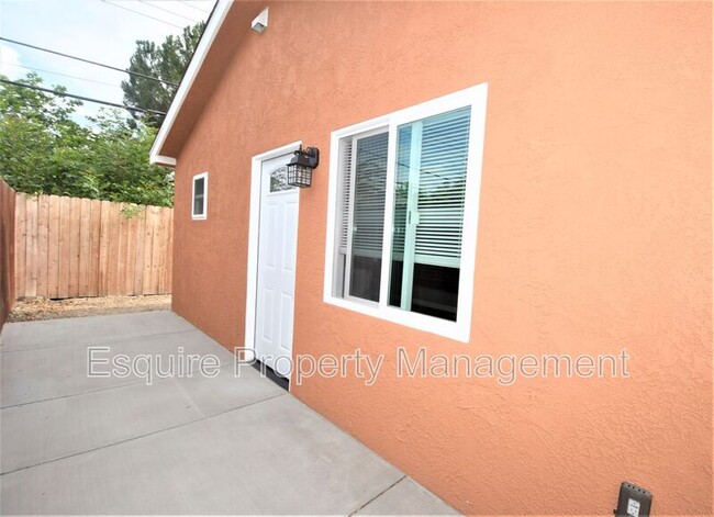 1323 Calle Durazno in Thousand Oaks, CA - Building Photo - Building Photo