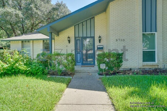 8730 Grenadier Dr in Dallas, TX - Building Photo - Building Photo