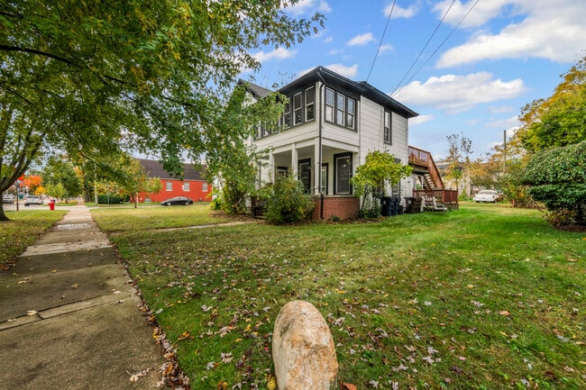 1017 N Holbrook St in Plymouth, MI - Building Photo - Building Photo