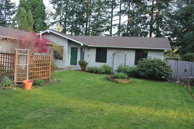 12939 NE 195th Pl in Bothell, WA - Foto de edificio - Building Photo