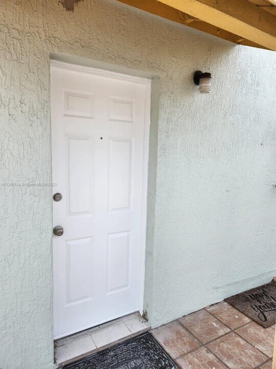 520 E 44th St-Unit -1W in Hialeah, FL - Building Photo