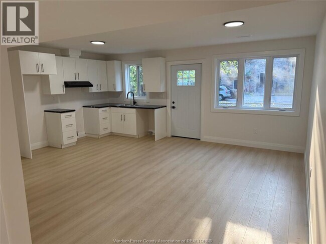 450 Mill St in Windsor, ON - Building Photo - Building Photo