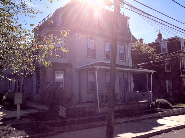 415 School St in North Wales, PA - Foto de edificio - Building Photo