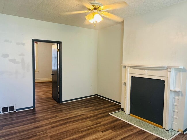 5551 Columbo St, Unit 1 in Pittsburgh, PA - Foto de edificio - Building Photo