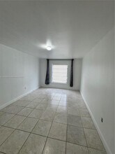 10431 N Kendall Dr in Miami, FL - Building Photo - Building Photo