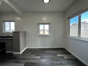 2208 Carroll St, Unit 304 in Oakland, CA - Building Photo - Building Photo