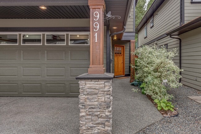 991 Firehall Creek Rd in Victoria, BC - Building Photo - Building Photo