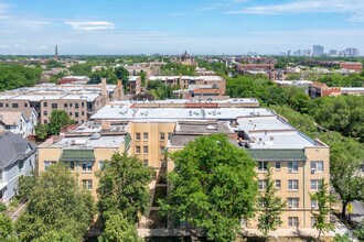 Ashland Sunnyside in Chicago, IL - Building Photo - Building Photo