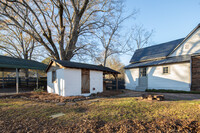 1020 McClure Dr in Cumming, GA - Foto de edificio - Building Photo