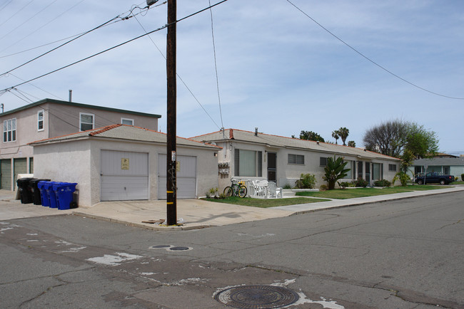 4730-4734 Dawes St in San Diego, CA - Building Photo - Building Photo