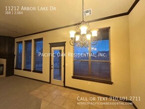 11212 Arbor Lake Dr in Oklahoma City, OK - Building Photo - Building Photo