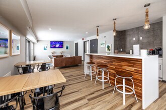 Weston Park Apartments in Des Moines, IA - Foto de edificio - Interior Photo