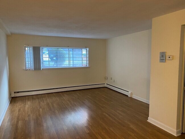 65 Gardner St, Unit 4B in Boston, MA - Foto de edificio - Building Photo