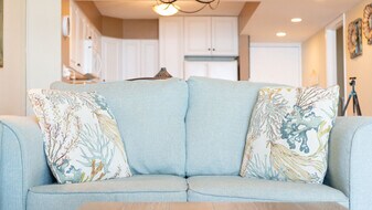 7205 Thomas Dr in Panama City Beach, FL - Building Photo