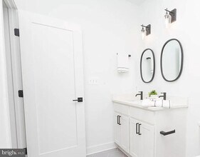 211 St Paul St in Baltimore, MD - Building Photo - Building Photo