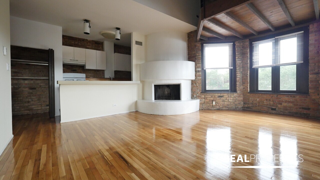 556 W Wellington Ave in Chicago, IL - Building Photo