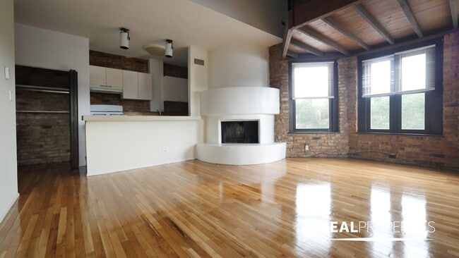 property at 556 W Wellington Ave
