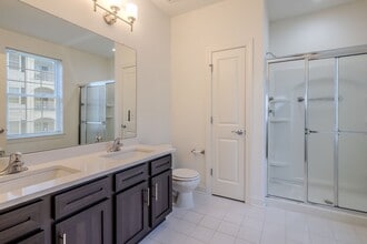 Montage at Hamilton Apartments 55+ Community in Hamilton, NJ - Building Photo - Building Photo