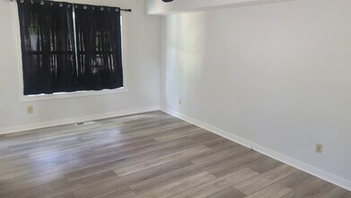 43 Blue Water Dr, Unit 2 in Holiday Island, AR - Foto de edificio - Building Photo