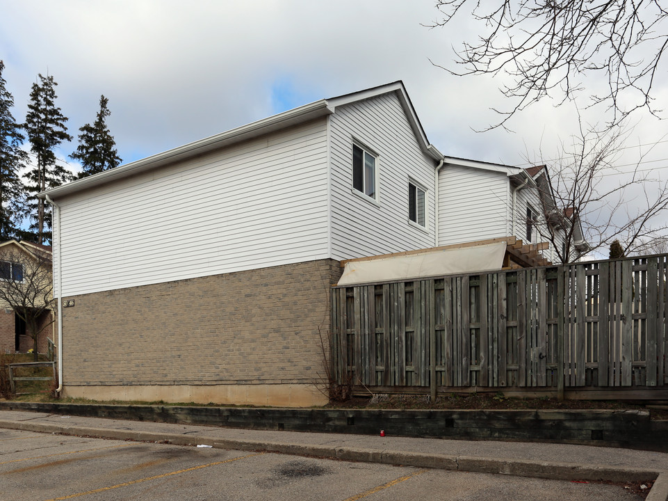 46-51 Osborne St in Cambridge, ON - Building Photo