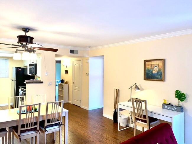 12035 Alta Carmel Ct, Unit 214 in San Diego, CA - Building Photo - Building Photo