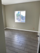 7986 Mango Ave in Fontana, CA - Foto de edificio - Building Photo