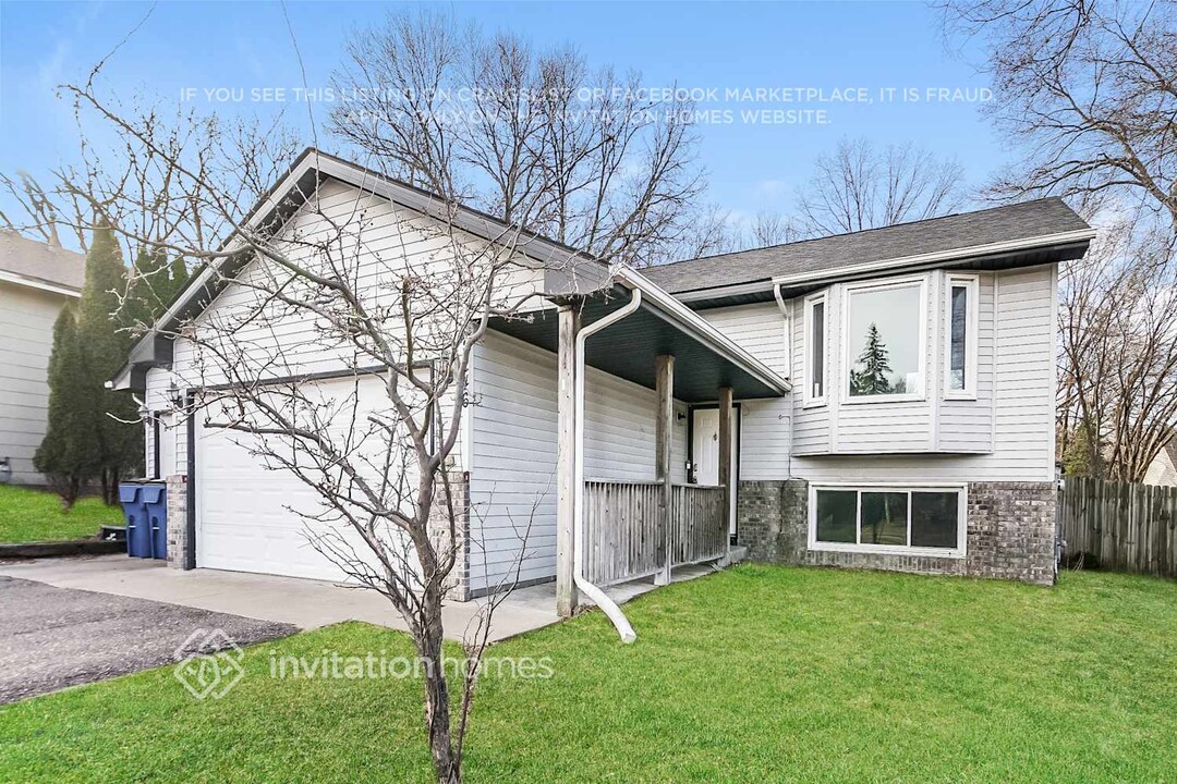 2246 131st Ave NW in Minneapolis, MN - Building Photo