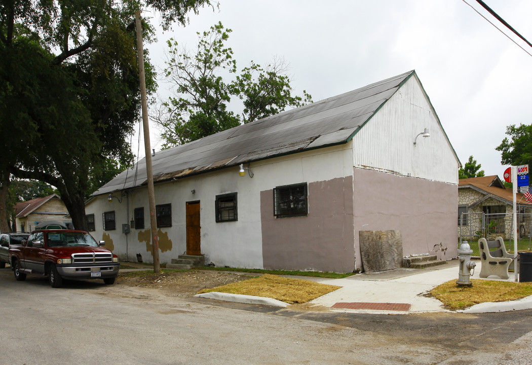 1132 Hays St in San Antonio, TX - Building Photo