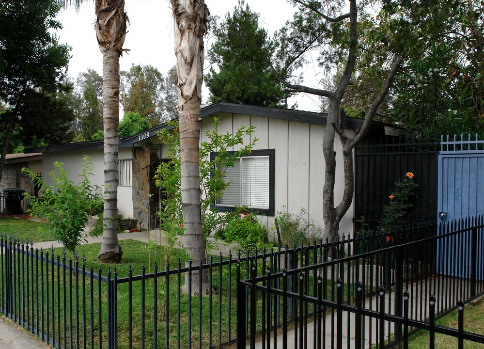 1309 N Grove Ave in Ontario, CA - Building Photo