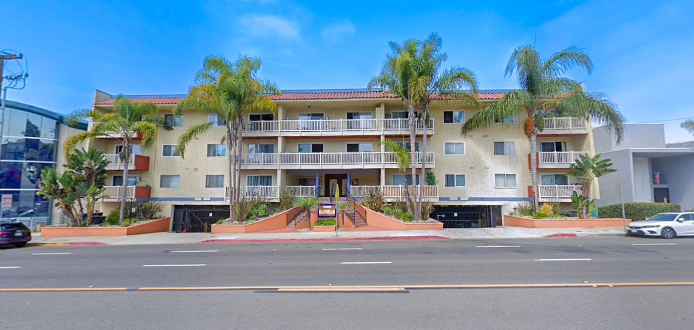 1707 Pacific Coast Hwy in Hermosa Beach, CA - Building Photo