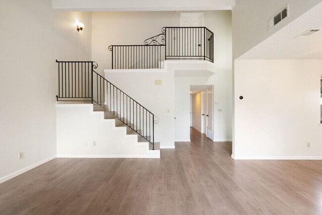 4917 Aizenberg Cir in Elk Grove, CA - Building Photo - Building Photo