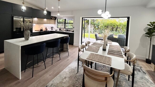 6205 SE Circle St in Hobe Sound, FL - Building Photo - Building Photo