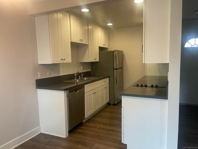 8604 Via Mallorca in San Diego, CA - Building Photo - Building Photo